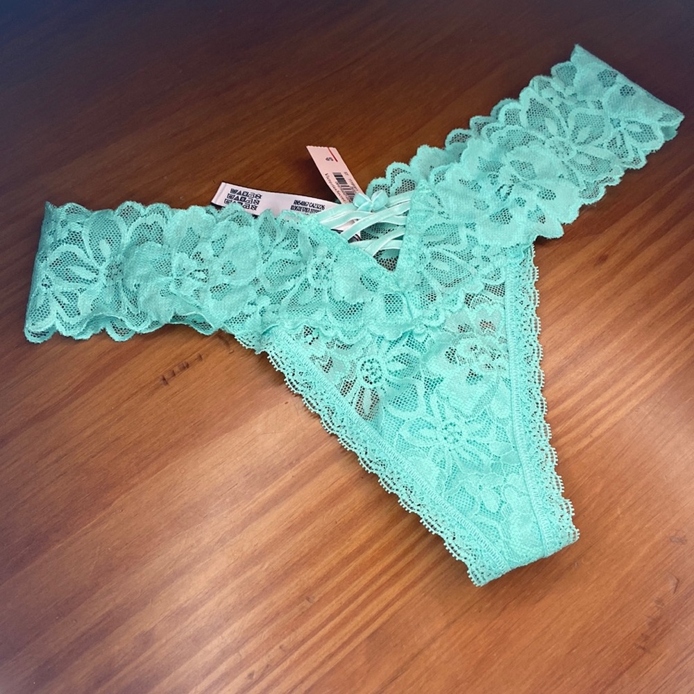 Victoria’s Secret Lace Thong, NWT, size S